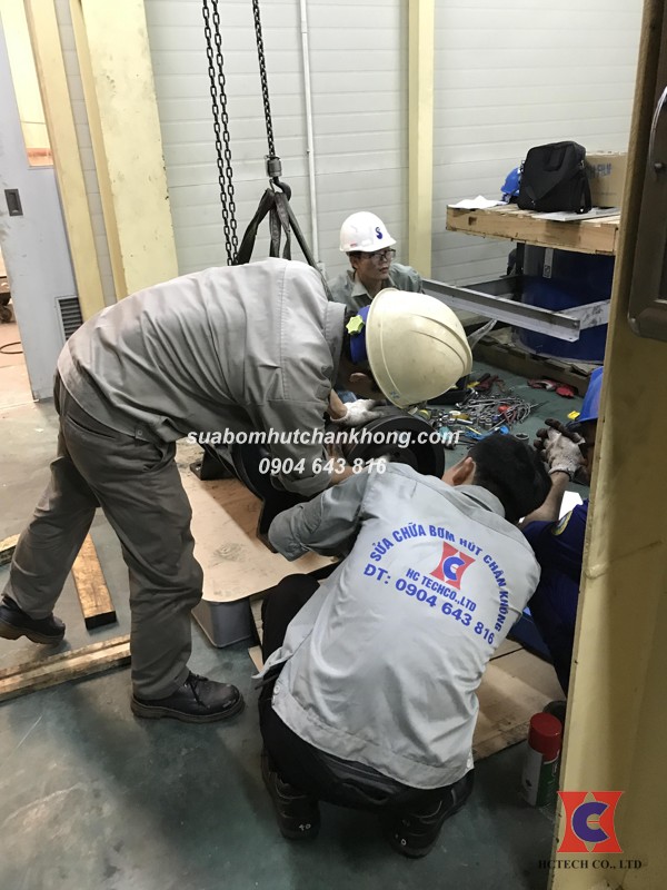 HCTECH sửa chữa bơm hút chân không cho khách hàng