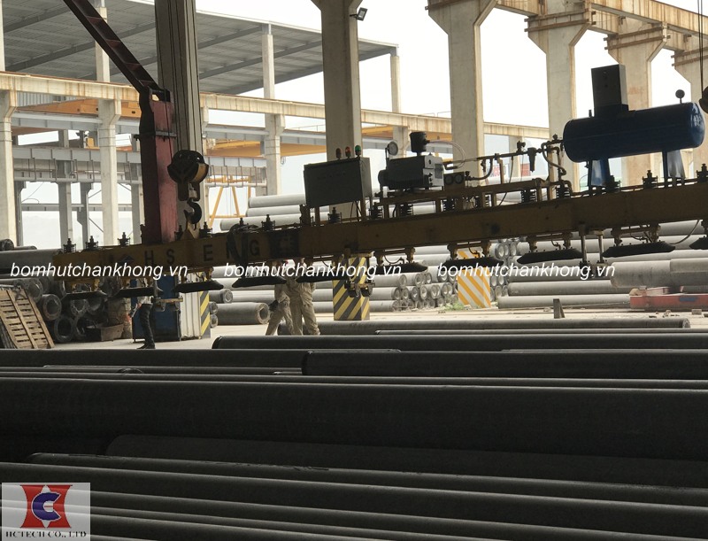 ỨNG DỤNG BƠM HÚT CHÂN KHÔNG TRONG NÂNG HẠ VẬN CHUYỂN CỌC BÊ TÔNG