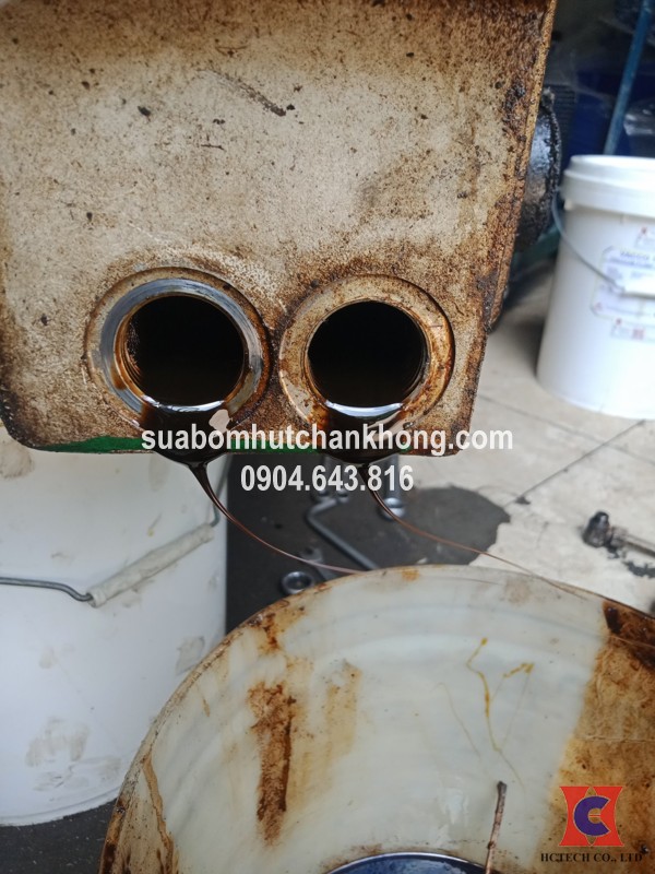 kiem tra tinh trang nhot chan khong cua bom chan khong vong dau