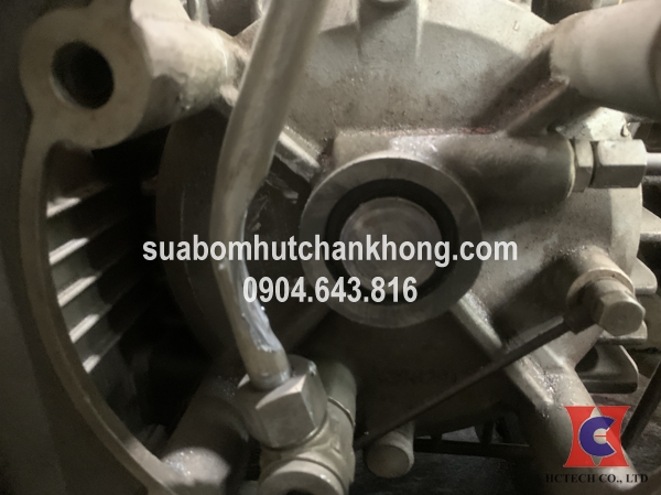 Khớp nối của bơm chân không bị hỏng