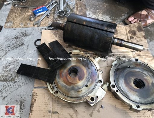Bên trong của máy bơm chân không vòng dầu