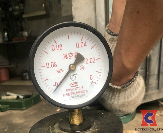 Cách đọc đồng hồ đo áp suất chân không