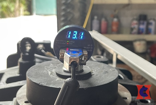 Đọc đồng hồ đo áp suất chân không điện tử