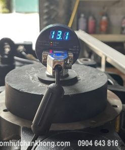 Đo áp suất chân không của bơm bằng đồng hồ điện tử
