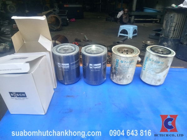 Thay thế lọc dầu cho máy bơm chân không Busch RA 0250 