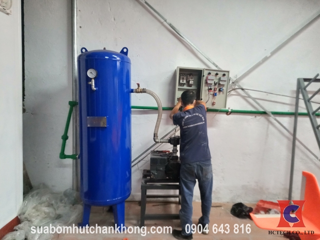 Kỹ thuật HCTECH lắp đặt hệ thống bơm chân không Busch 