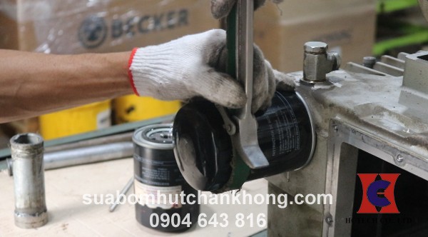 Dùng cảo để xiết chặt lọc